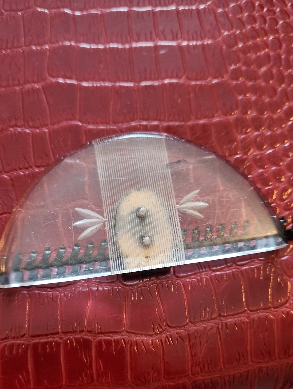 VINTAGE Croc-Embossed Red Envelope Clutch with Chain Trim - Picture 2 of 7